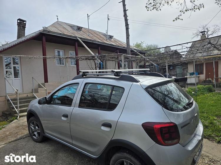 Casă cu 3 camere cu Teren 70 Mp în Secuieni