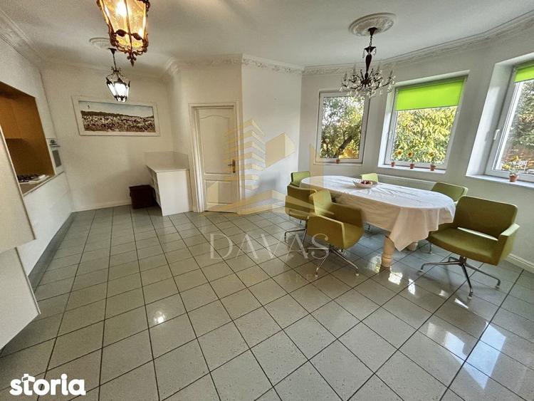 Casă cu 5 camere semidecomandat cu Garaj în Gruia