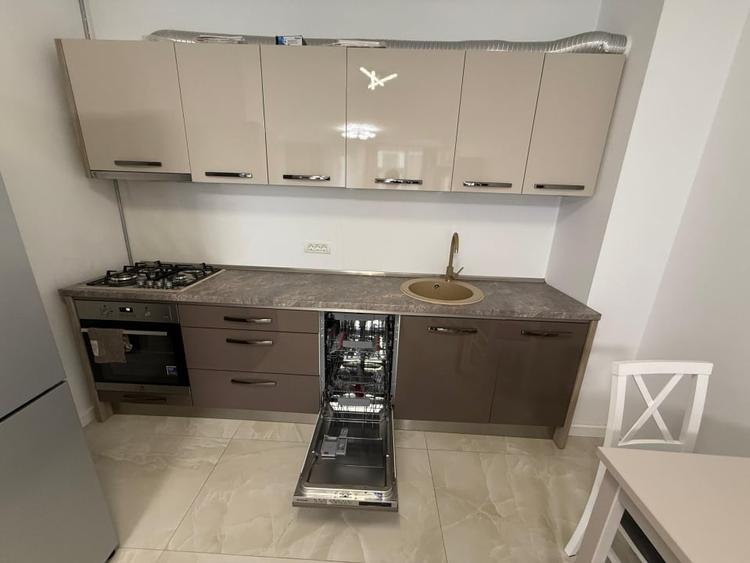 Apartament cu 2 camere decomandat în Torontalului
