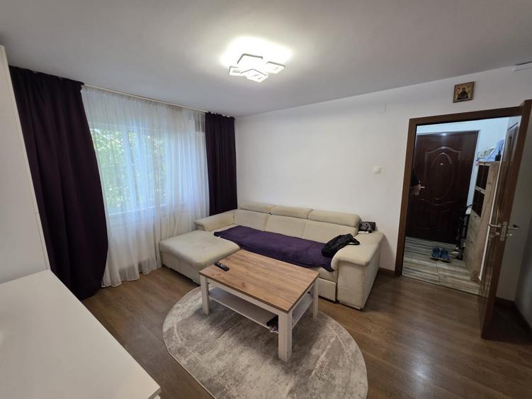 Apartament cu 2 camere semidecomandat, mobilat în Berceni