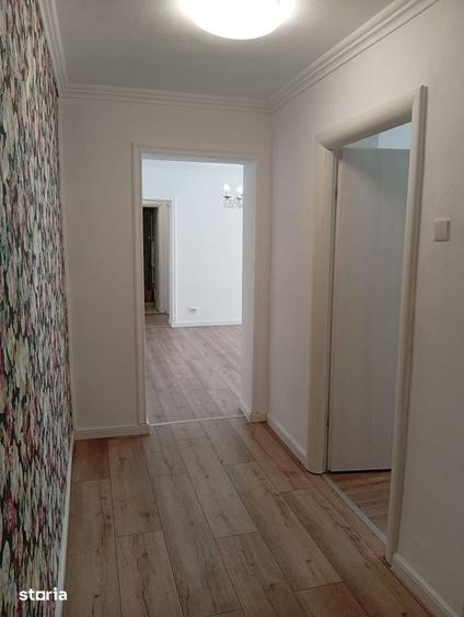Apartament cu 3 camere semidecomandat în Central