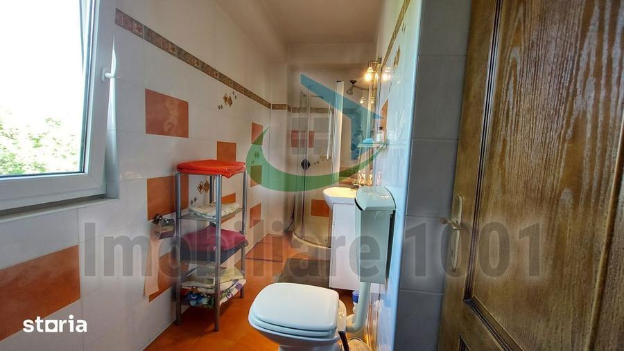 Casă cu 5 camere cu Teren 660 Mp în Central