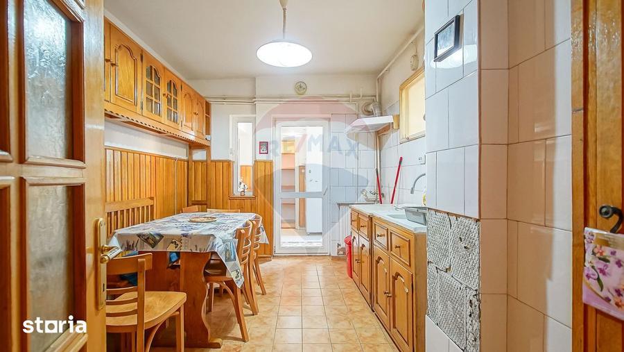 Apartament cu 4 camere decomandat, mobilat în Vlahuță