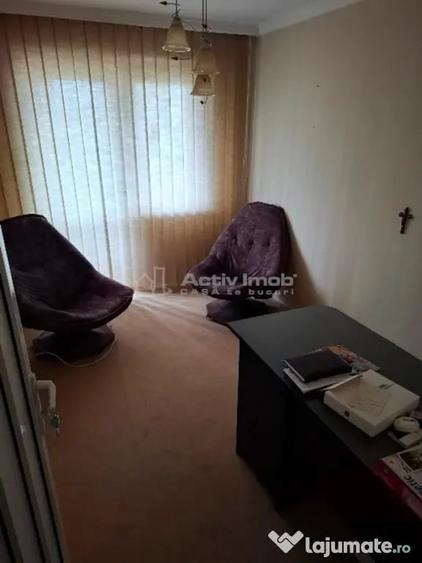 Apartament cu 4 camere decomandat în Ostroveni