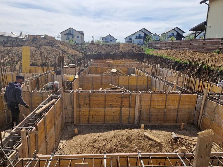 Teren Construcții intravilan de 1000 mp, în Valea Adâncă