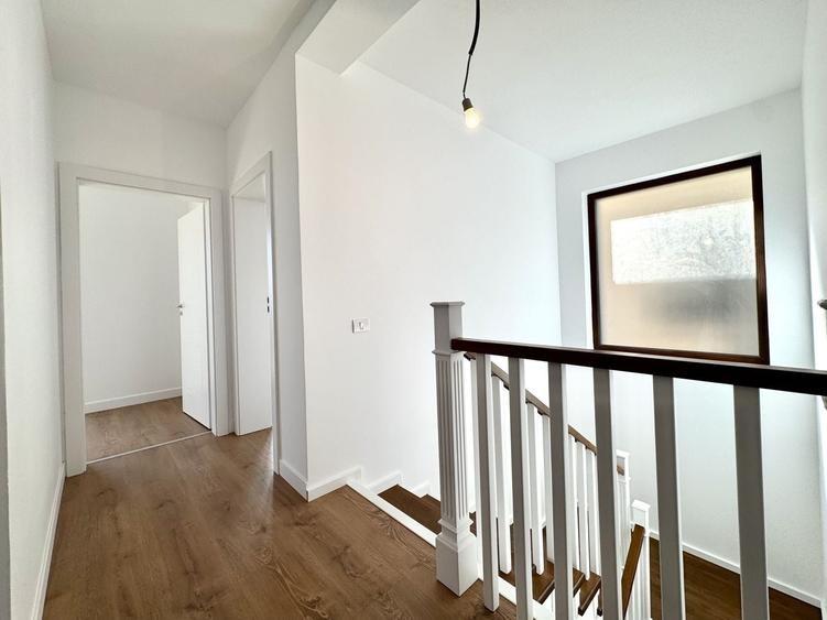Duplex cu 5 camere cu Canalizare în Dumbrăvița