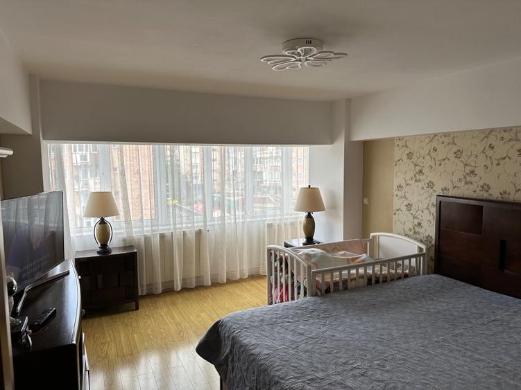 Apartament cu 4 camere decomandat în Petros