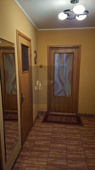 Apartament cu 4 camere decomandat, mobilat în Titan