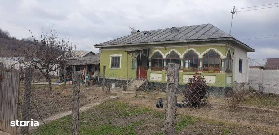 Casă cu 3 camere cu Teren 1550 Mp în Central