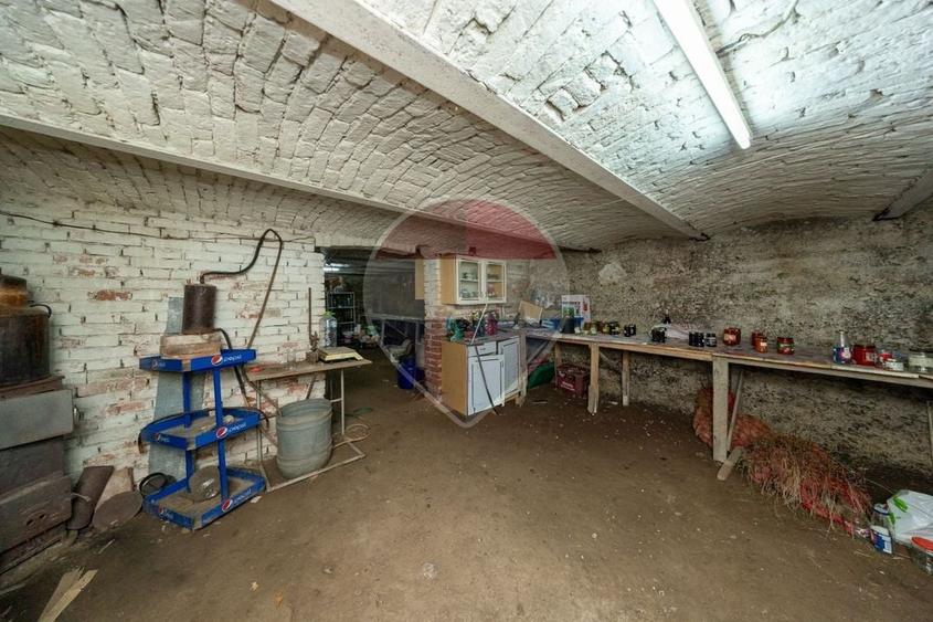 Casă individuală cu 6 camere cu Teren 1048 Mp în Satulung