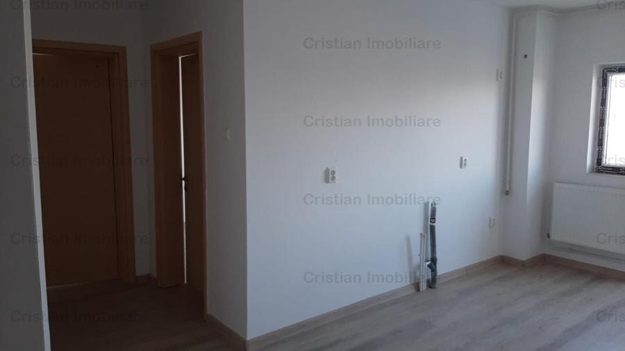 Apartament cu 3 camere decomandat în Apollo