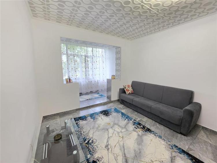 Apartament cu 3 camere decomandat, mobilat în Podu Roș