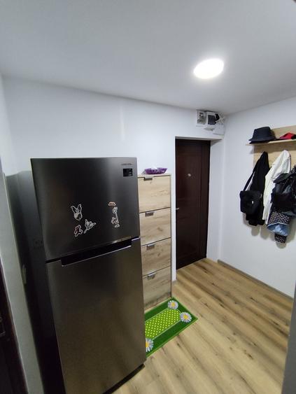 Apartament cu 2 camere semidecomandat în Podu Roș