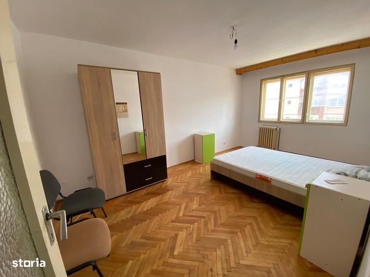 Apartament cu 4 camere, mobilat în Vasile Aaron