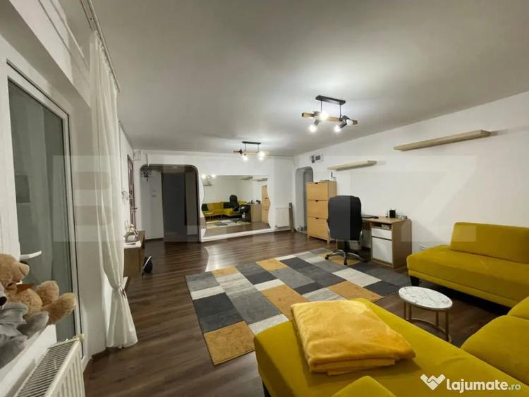 Apartament cu 3 camere semidecomandat în Micro 5
