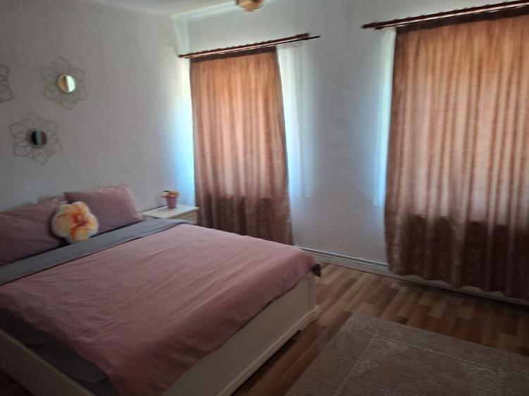 Apartament cu 3 camere semidecomandat în Gurghiu