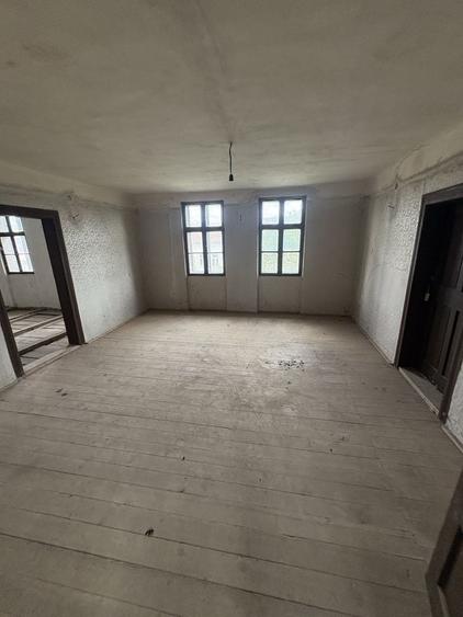 Casă cu 4 camere în Buteni