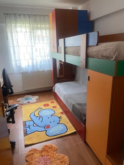 Apartament cu 3 camere decomandat în Drumul Taberei
