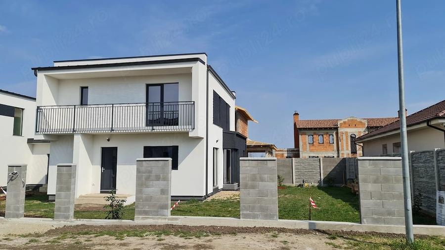 Casă cu 5 camere cu Teren 350 Mp în Dumbrăvița