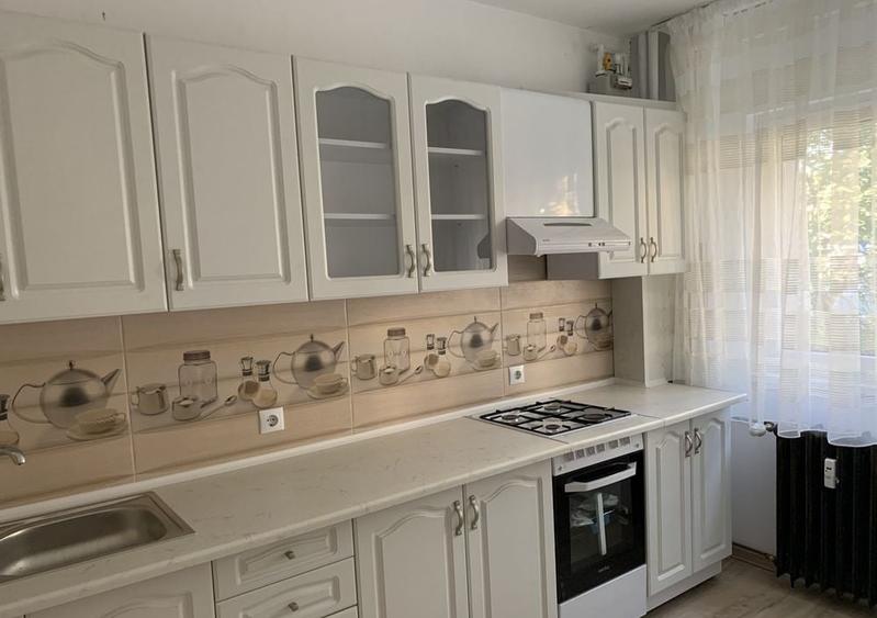 Apartament cu 3 camere decomandat, mobilat în Drumul Taberei