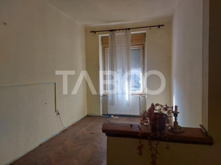 Apartament cu 3 camere semidecomandat, mobilat în Cisnădie