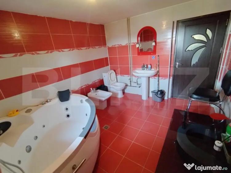 Casă cu 7 camere cu Teren 418 Mp în Romanești