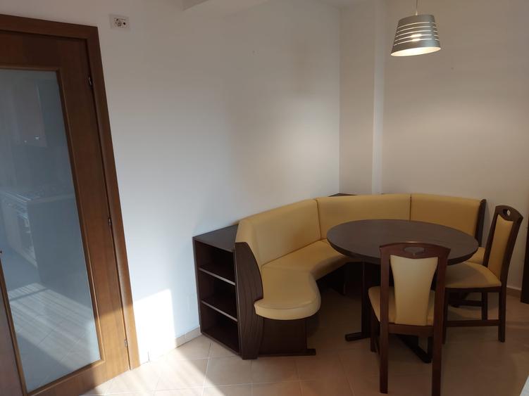 Apartament cu 4 camere decomandat în Iancu Nicolae