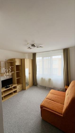 Apartament cu 3 camere decomandat în Noua