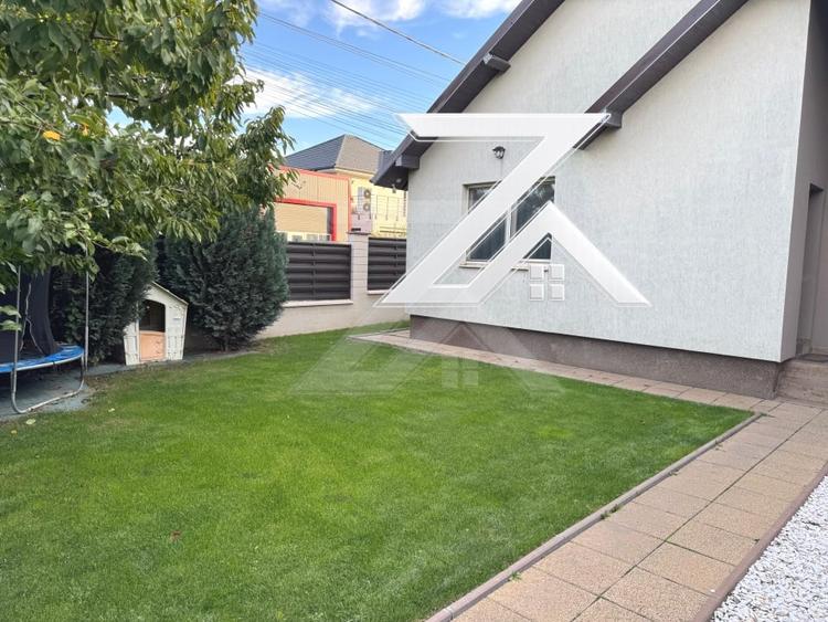 Casă individuală cu 4 camere cu Canalizare în Exterior Est