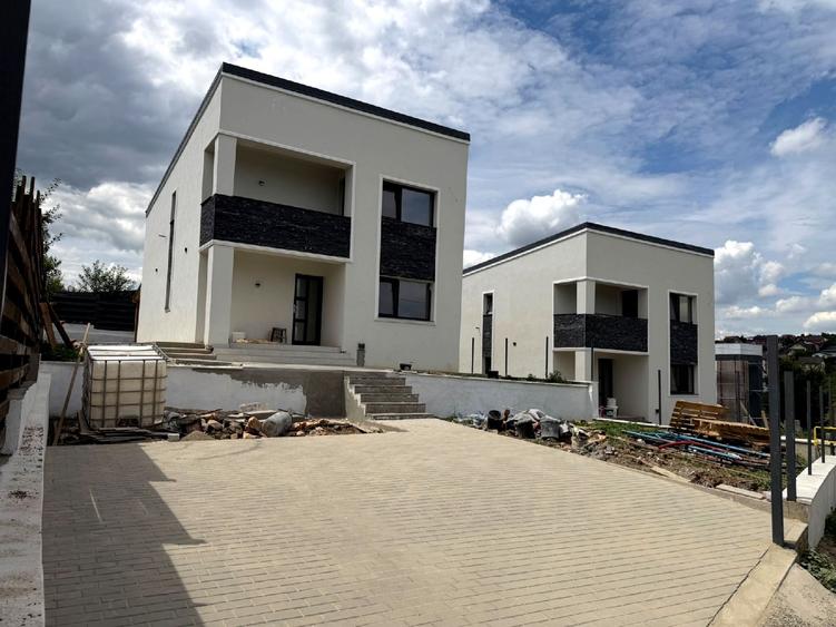 Casă individuală cu 4 camere cu Teren 435 Mp în Miroslava