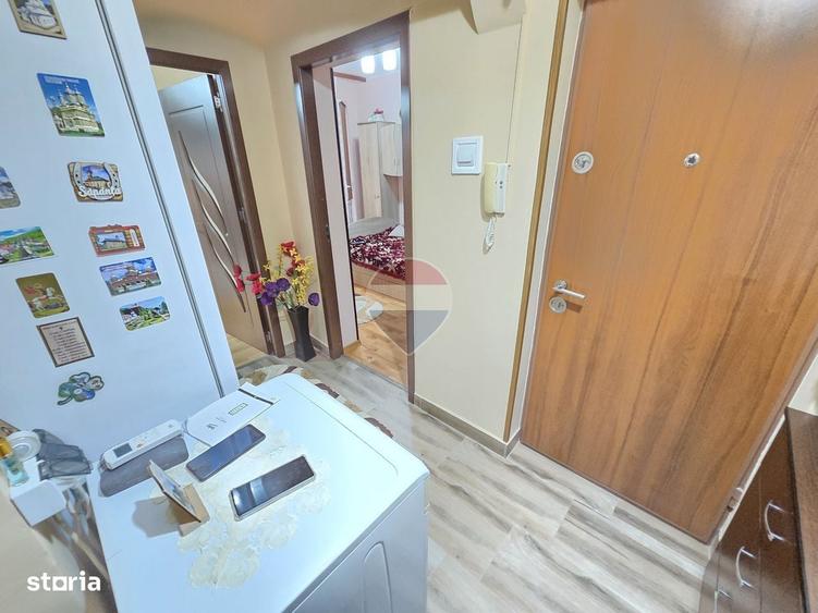 Apartament cu 3 camere decomandat în Sud