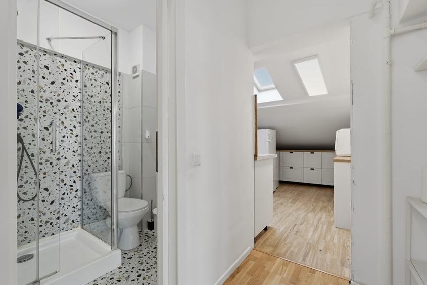 Apartament cu 3 camere semidecomandat, mobilat în Bucureștii Noi