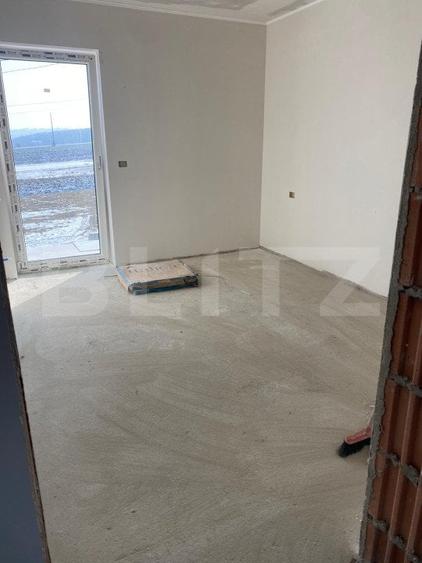 Duplex cu 4 camere cu Canalizare în Exterior Sud