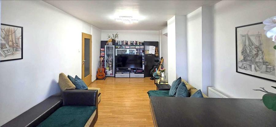 Apartament cu 3 camere decomandat în Uiasca