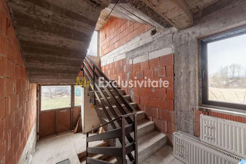 Casă cu 5 camere cu Teren 4563 Mp în Bughea de Sus