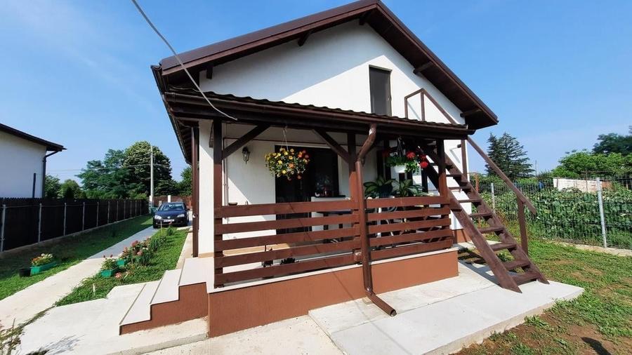 Casă cu 2 camere cu Teren 795 Mp în Regie