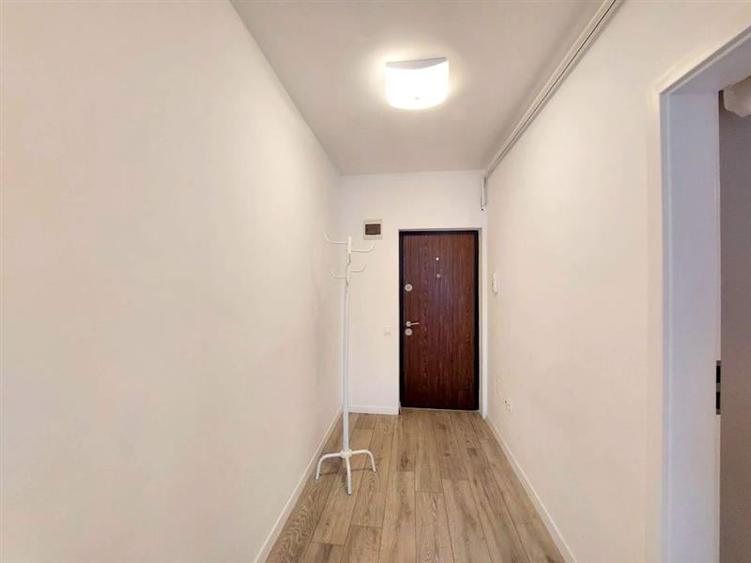 Apartament cu 3 camere semidecomandat, mobilat în Florești
