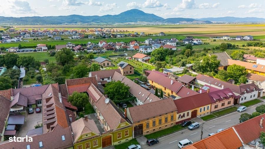 Casă cu 4 camere cu Teren 2454 Mp în Cristian