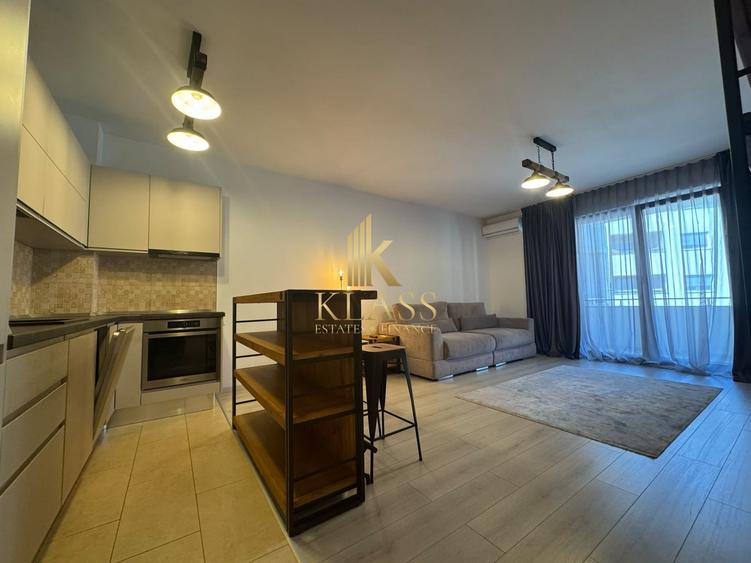 Apartament cu 3 camere semidecomandat, mobilat în Unirii