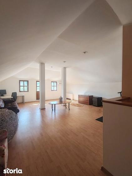 Casă cu 6 camere cu Teren 1000 Mp în Văleni