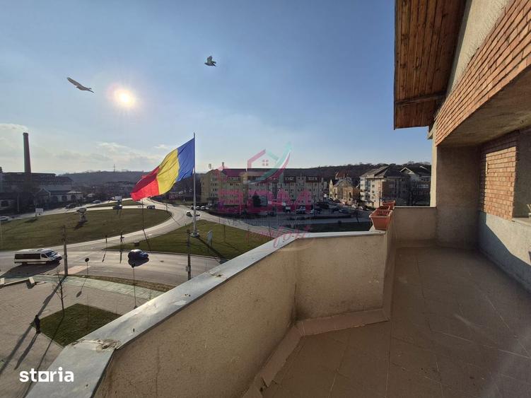 Apartament cu 3 camere decomandat în Central