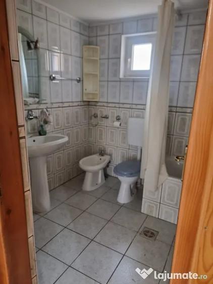 Casă cu 4 camere cu Teren 1724 Mp în Iaslovăț
