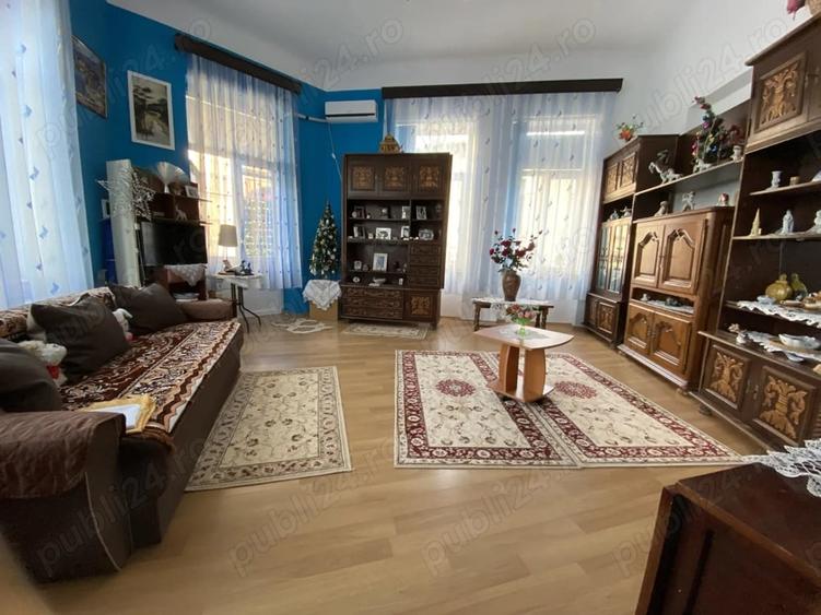 Apartament cu 5 camere decomandat în Armeneasca