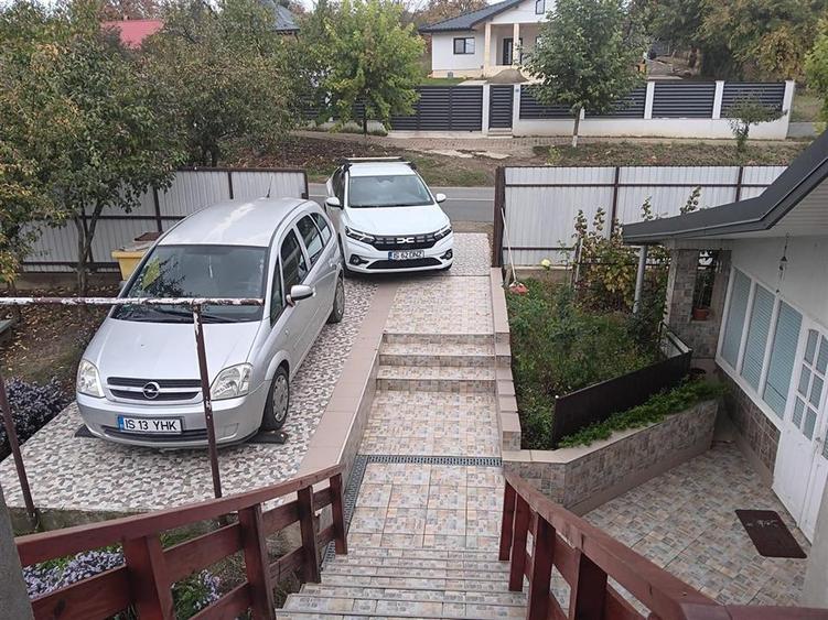 Casă individuală cu 3 camere cu Canalizare în Chicerea