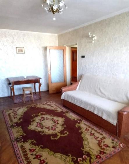 Apartament cu 3 camere decomandat în Călărași