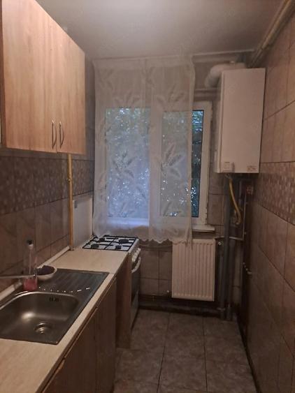 Apartament cu 3 camere semidecomandat în Exterior Vest