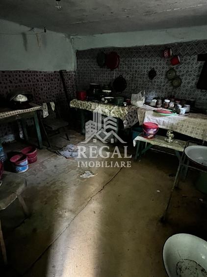 Casă individuală cu 6 camere cu Canalizare în Dealu Mic