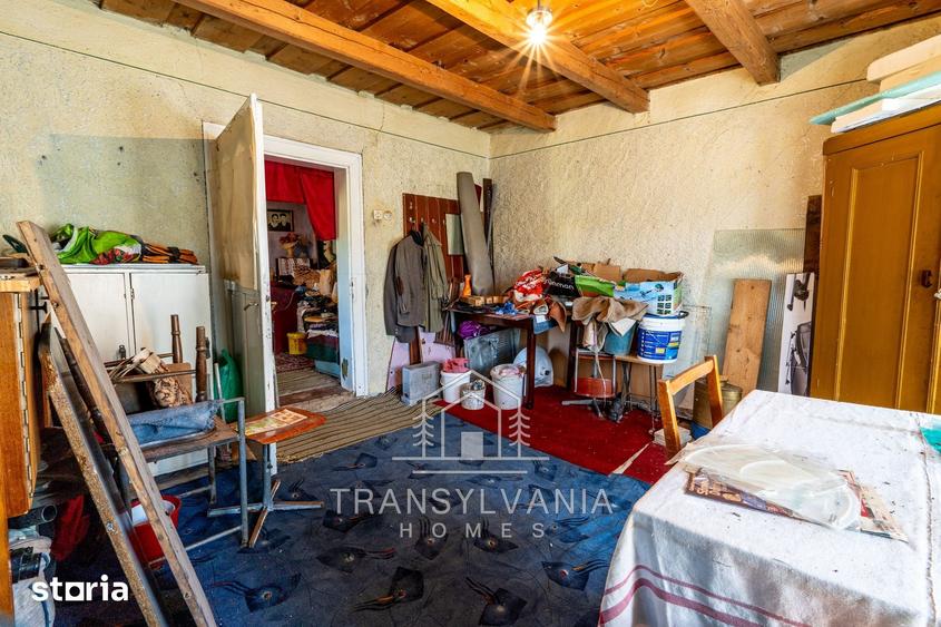 Casă cu 2 camere cu Teren 1368 Mp în Petrești