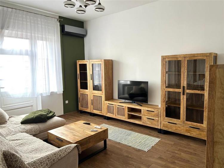 Apartament cu 2 camere semidecomandat în Central — fotografia 1
