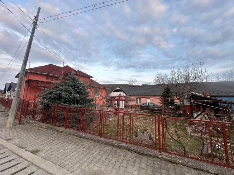 Casă cu 4 camere în Central